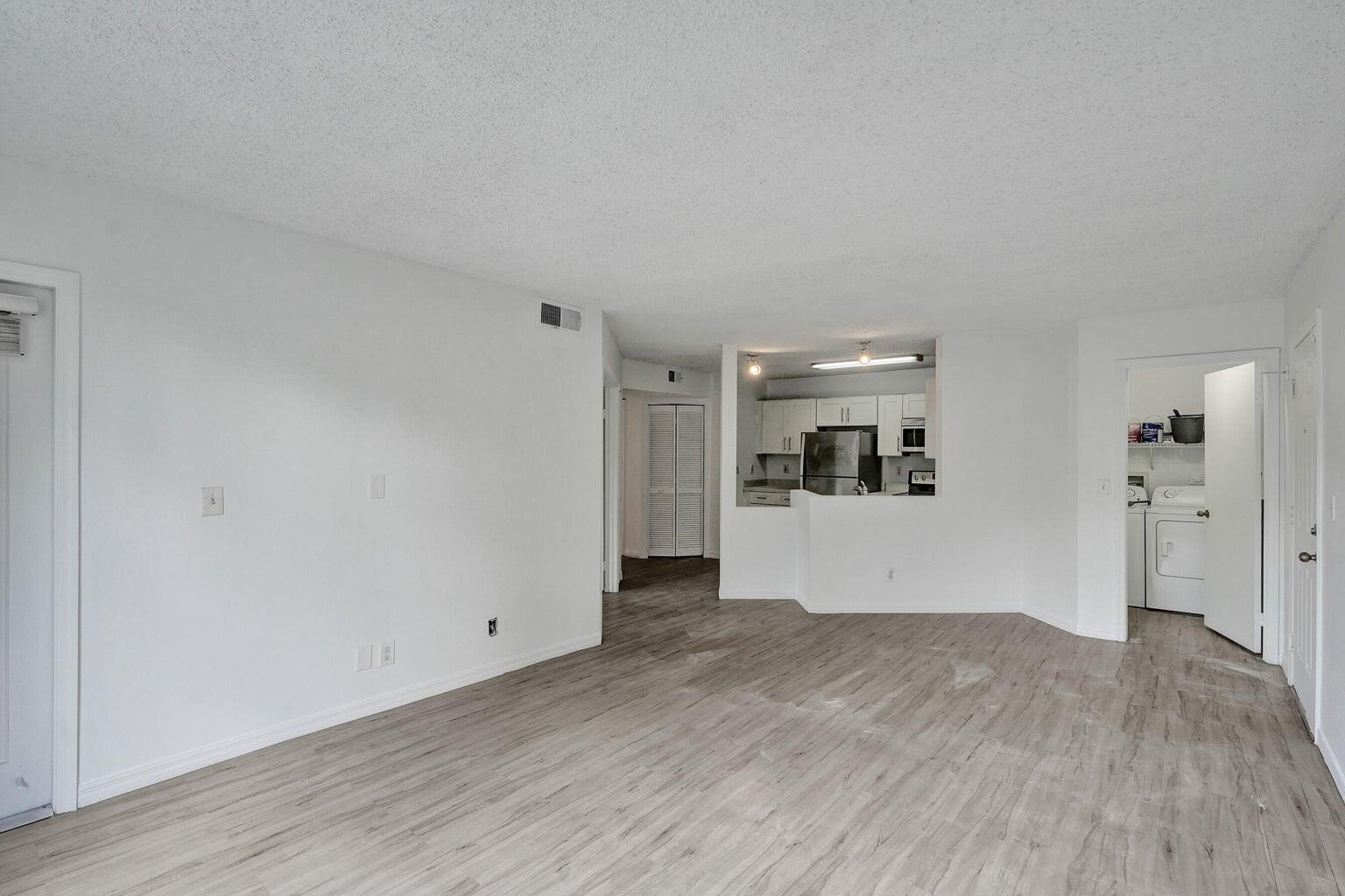 WINDWARD LAKES - Residential