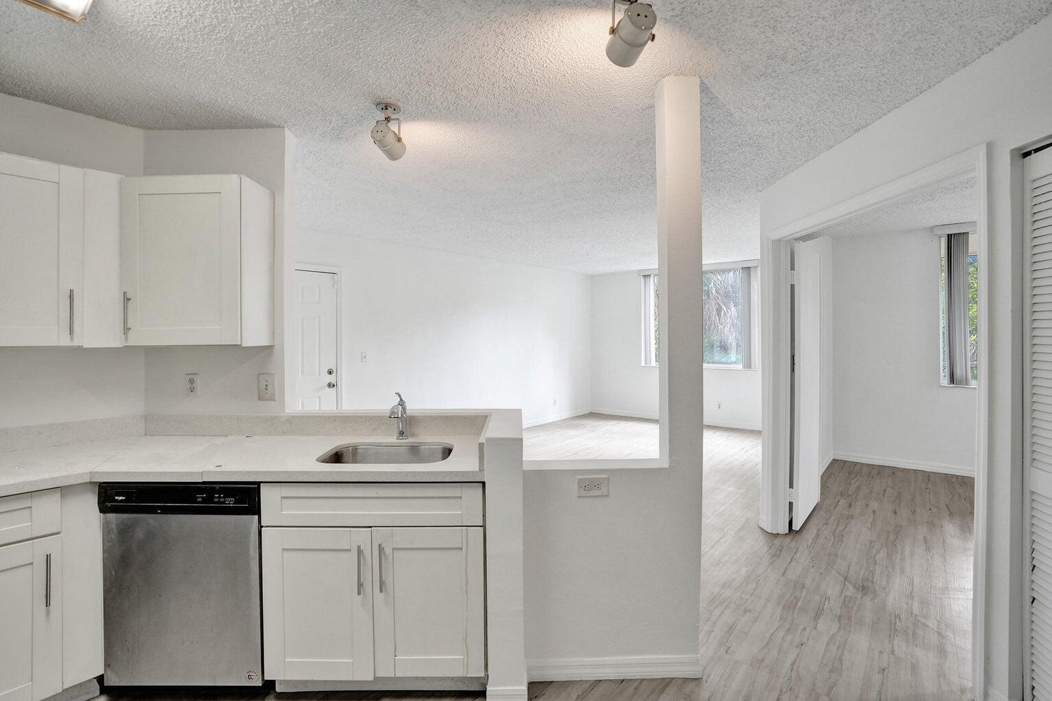 WINDWARD LAKES - Residential