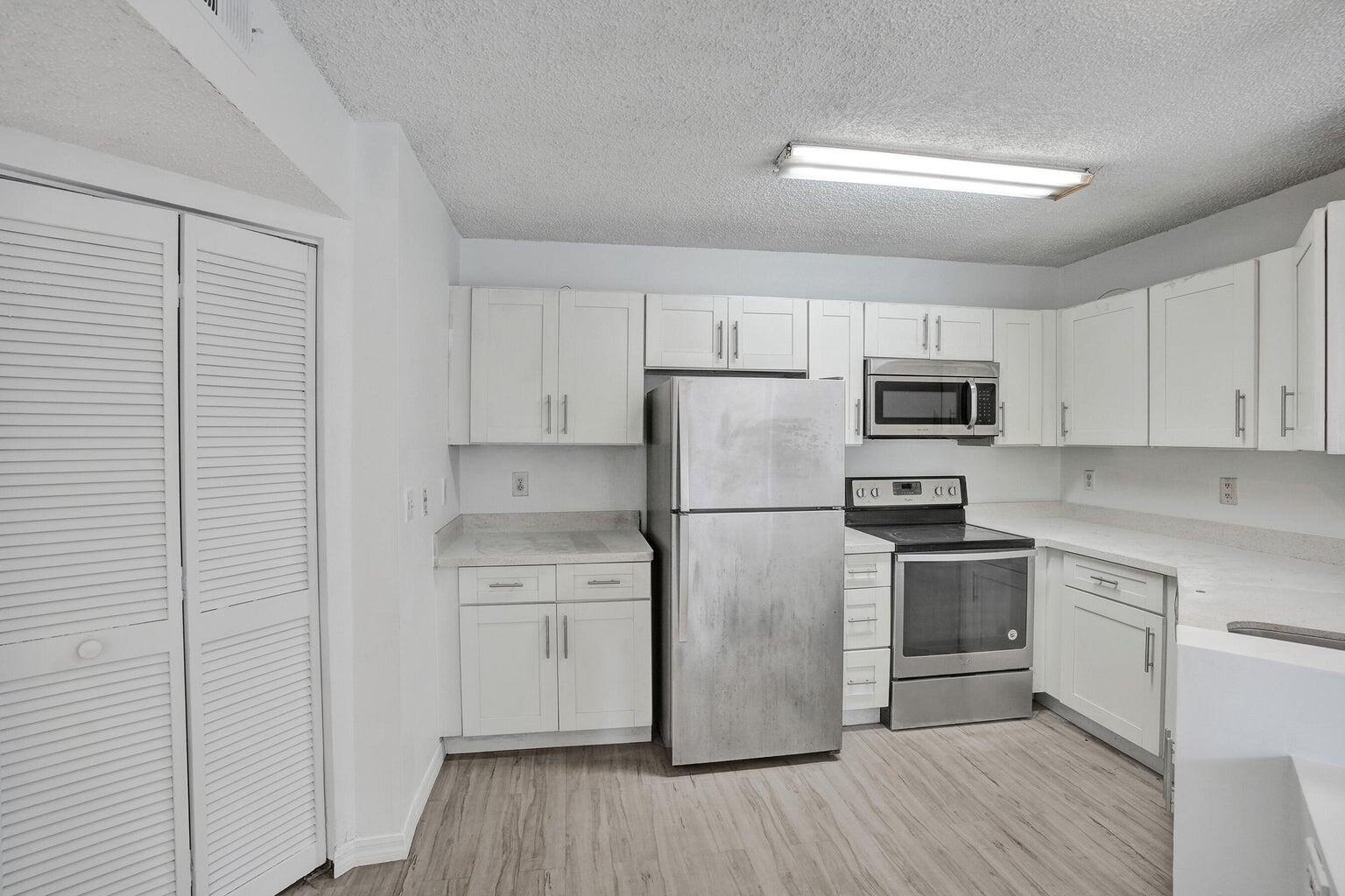 WINDWARD LAKES - Residential