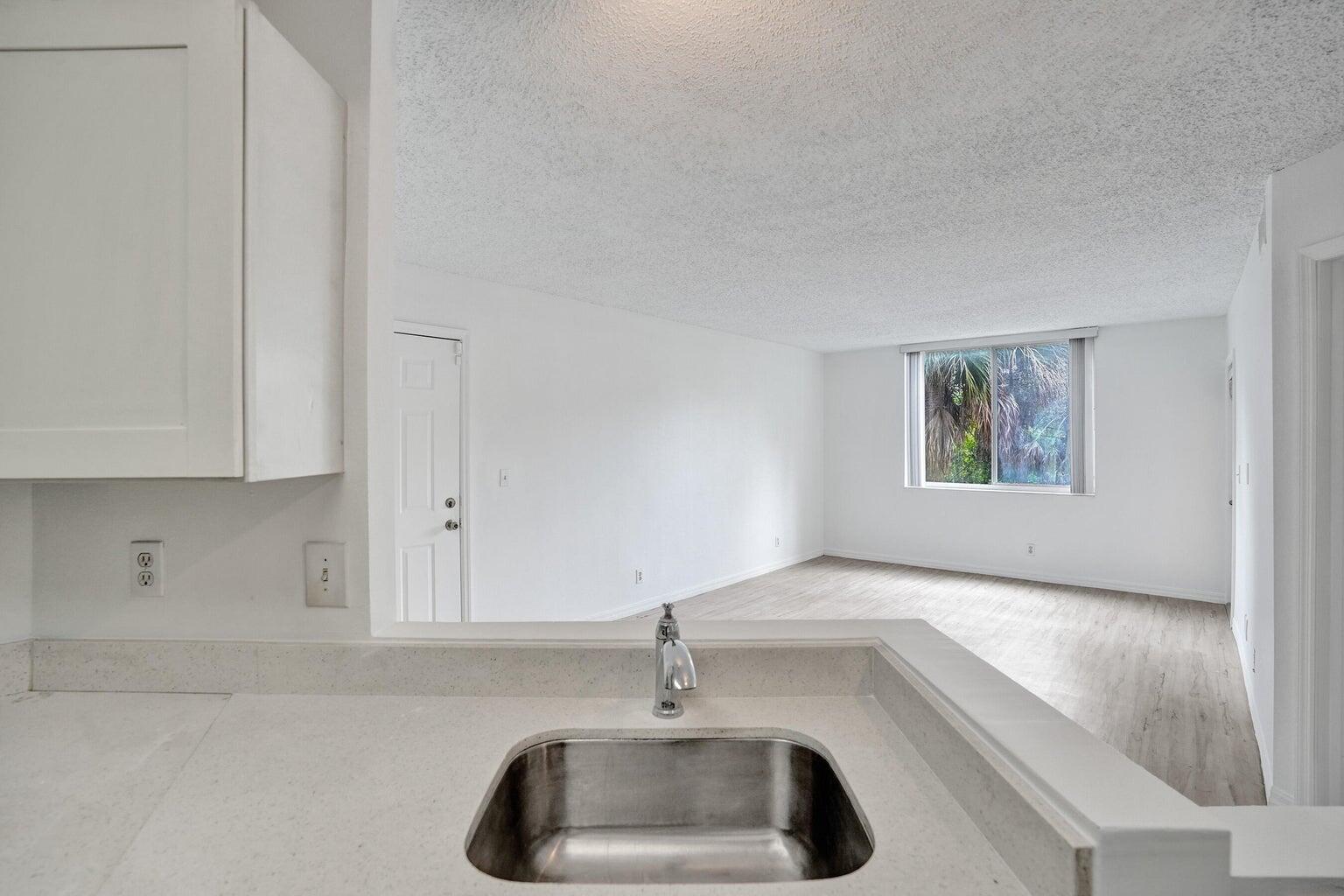 WINDWARD LAKES - Residential