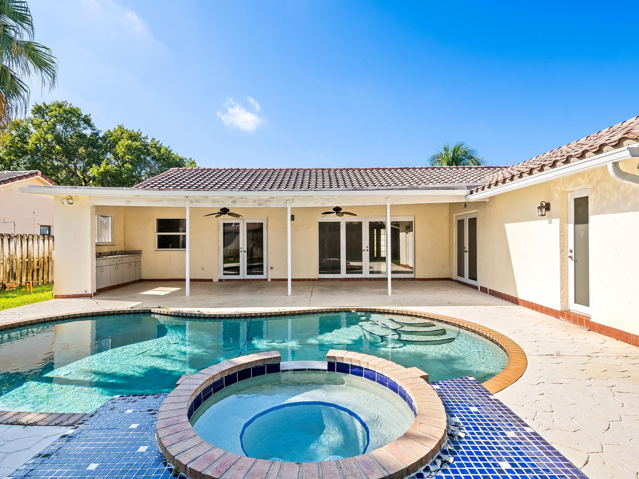 JACARANDA LAKES SEC SEVEN - Residential Lease