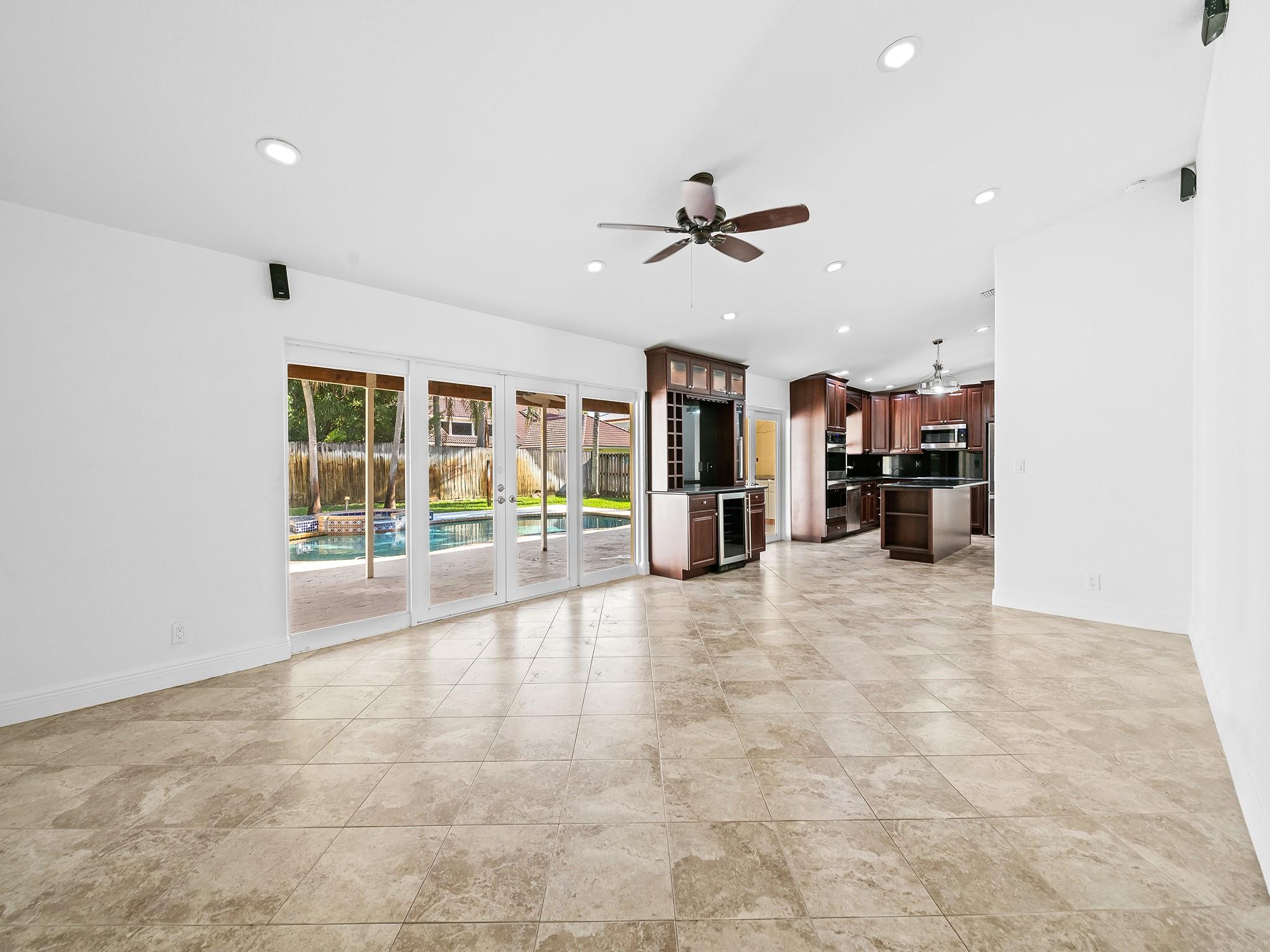 JACARANDA LAKES SEC SEVEN - Residential Lease