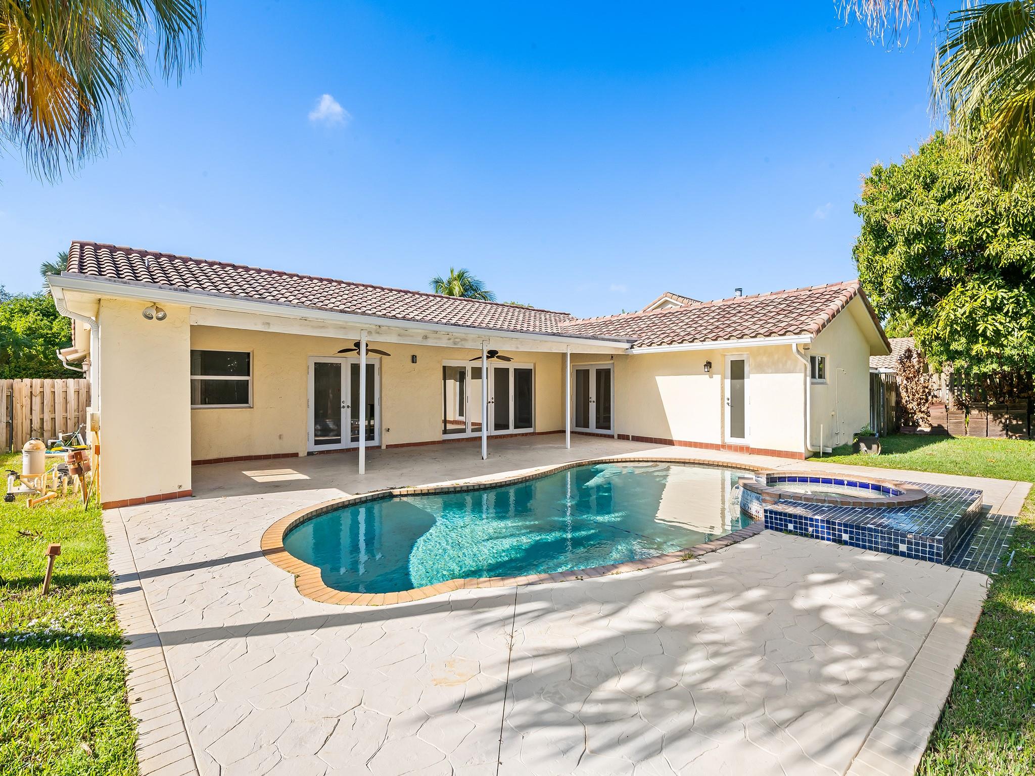 JACARANDA LAKES SEC SEVEN - Residential Lease