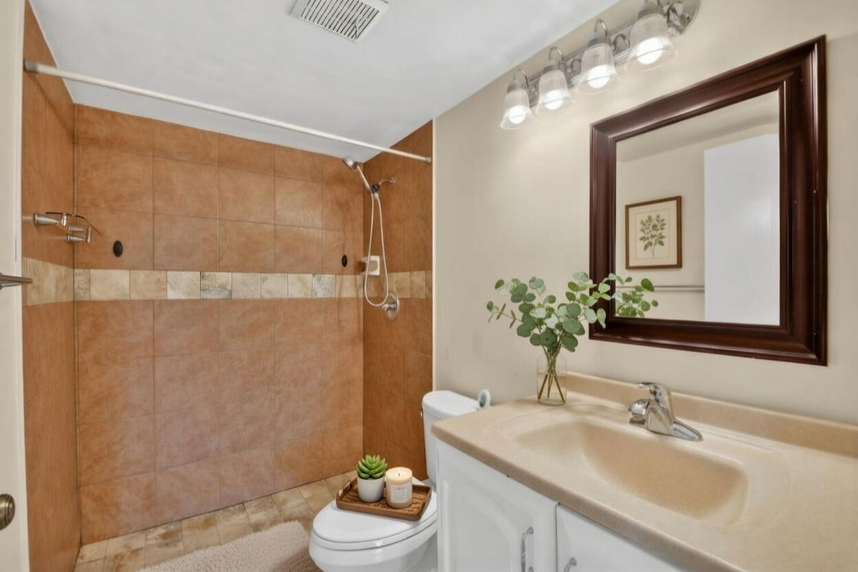 PALM CLUB VILLAGE I CONDO - Residential Lease