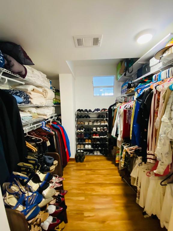 JADE WINDS - Residential