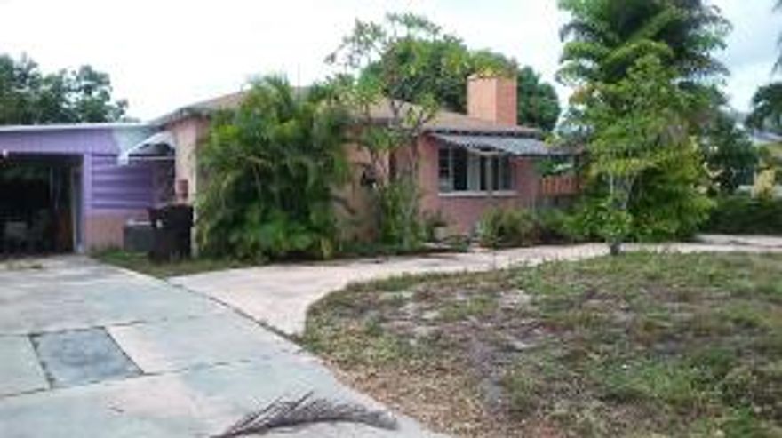 Lovely 2/1 single family house features an open and spacious floorplan with lots of natural light, large bedrooms with ample closet space, and nice size backyard - perfect for entertaining! Centrally located - close to major roads, shopping and dining. MUST SEE!