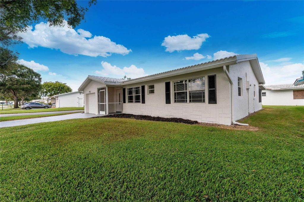 Photo of 1320 NW 85th Avenue, Plantation, FL 33322 (MLS # F10461083)
