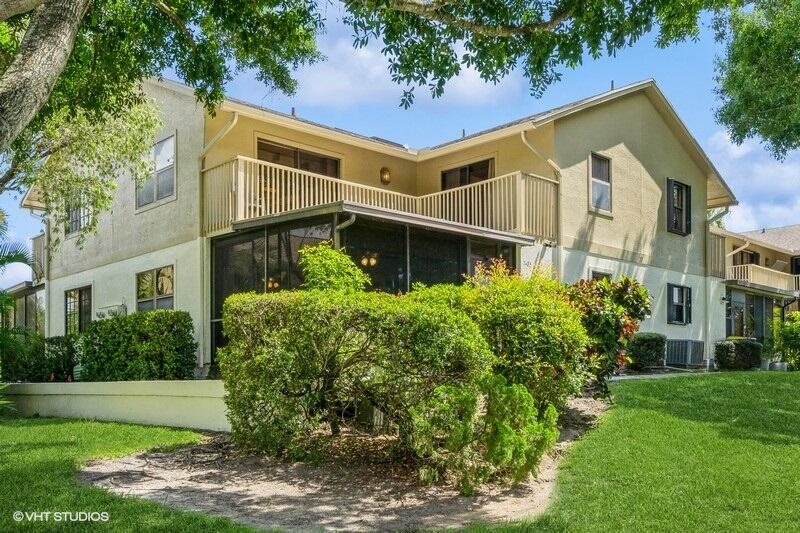 Fully furnished Townhome in Hobe Sound. Just off US 1. Turn key and available from now thru 12/15/2025! 2 very large bedrooms, and 2 and a half bathrooms. A great enclosed porch. Community has two pools.