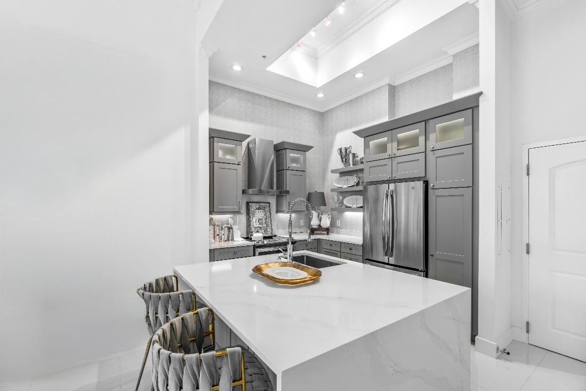 701 S Olive Avenue 503