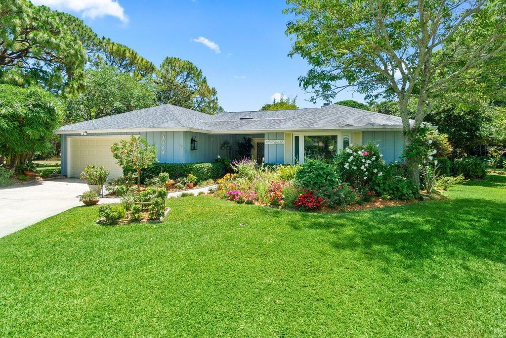 Photo of 9028 Gardens Glen Circle, Palm Beach Gardens, FL 33418 (MLS # R11086991)