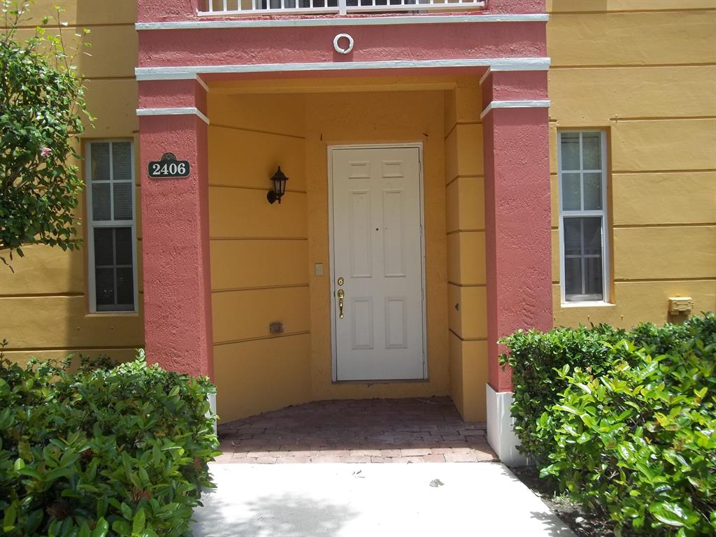 Close to Wellington Mall and Major stores,excellent school system.gated community with community pool, corner unit