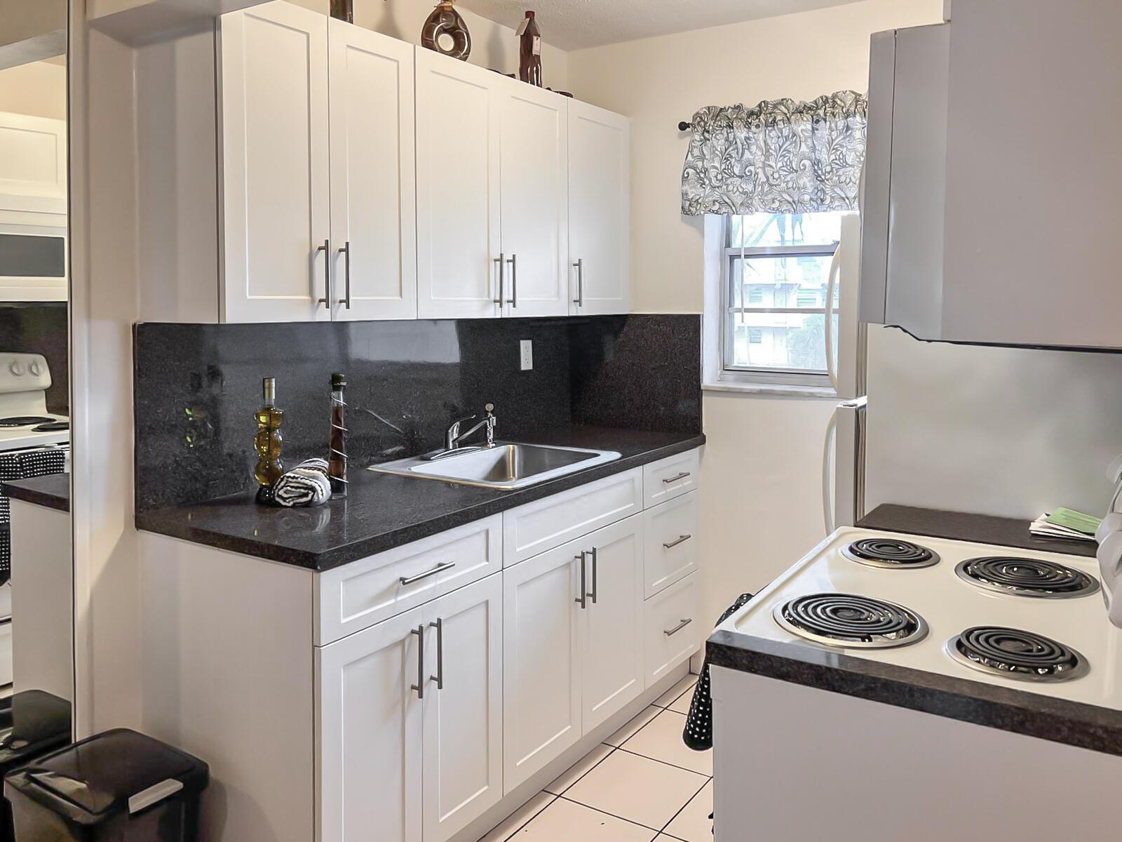 WARRENTON HOUSE CONDO - Residential