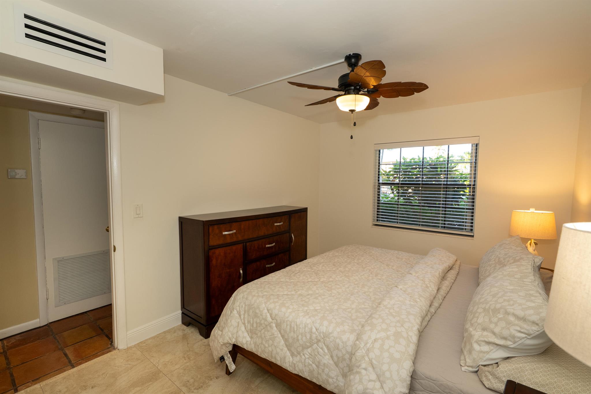 SEASCAPE COND DECL FILED - Residential Lease