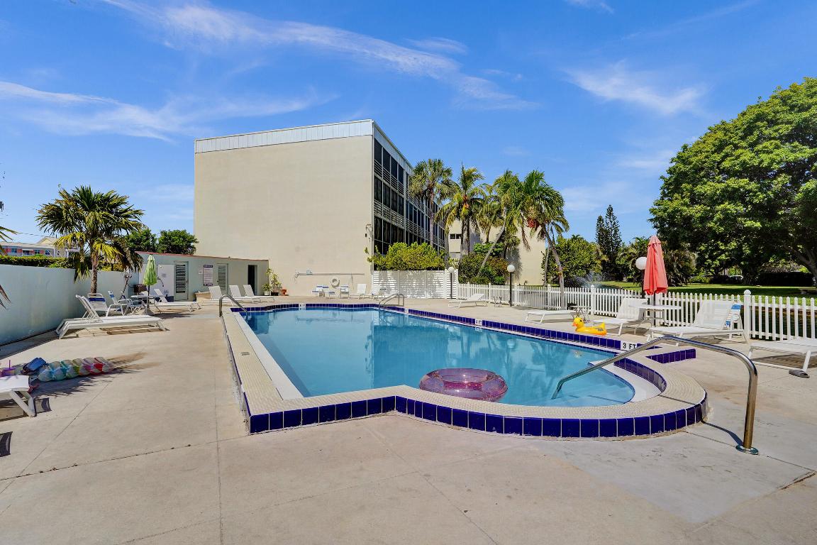 HIDDEN HARBOUR OF THE PALM BEACHES CONDO - Residential