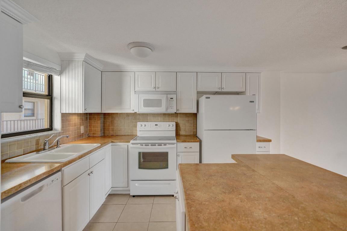 HIDDEN HARBOUR OF THE PALM BEACHES CONDO - Residential