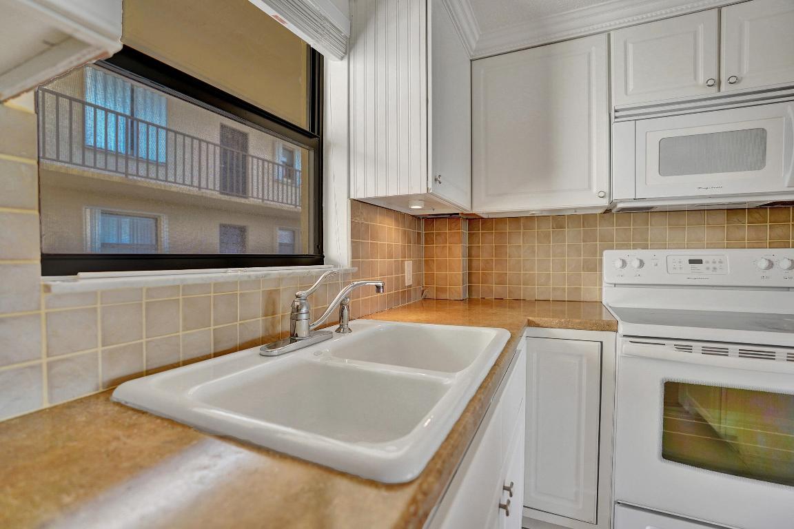 HIDDEN HARBOUR OF THE PALM BEACHES CONDO - Residential