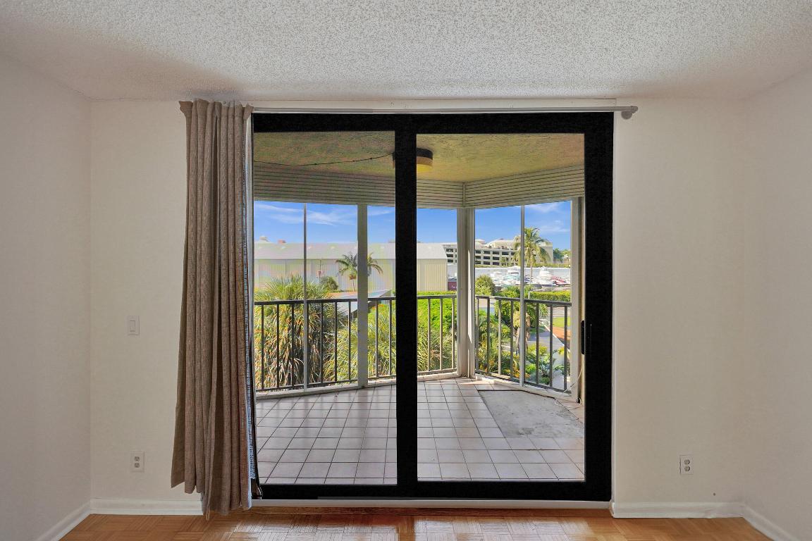 HIDDEN HARBOUR OF THE PALM BEACHES CONDO - Residential