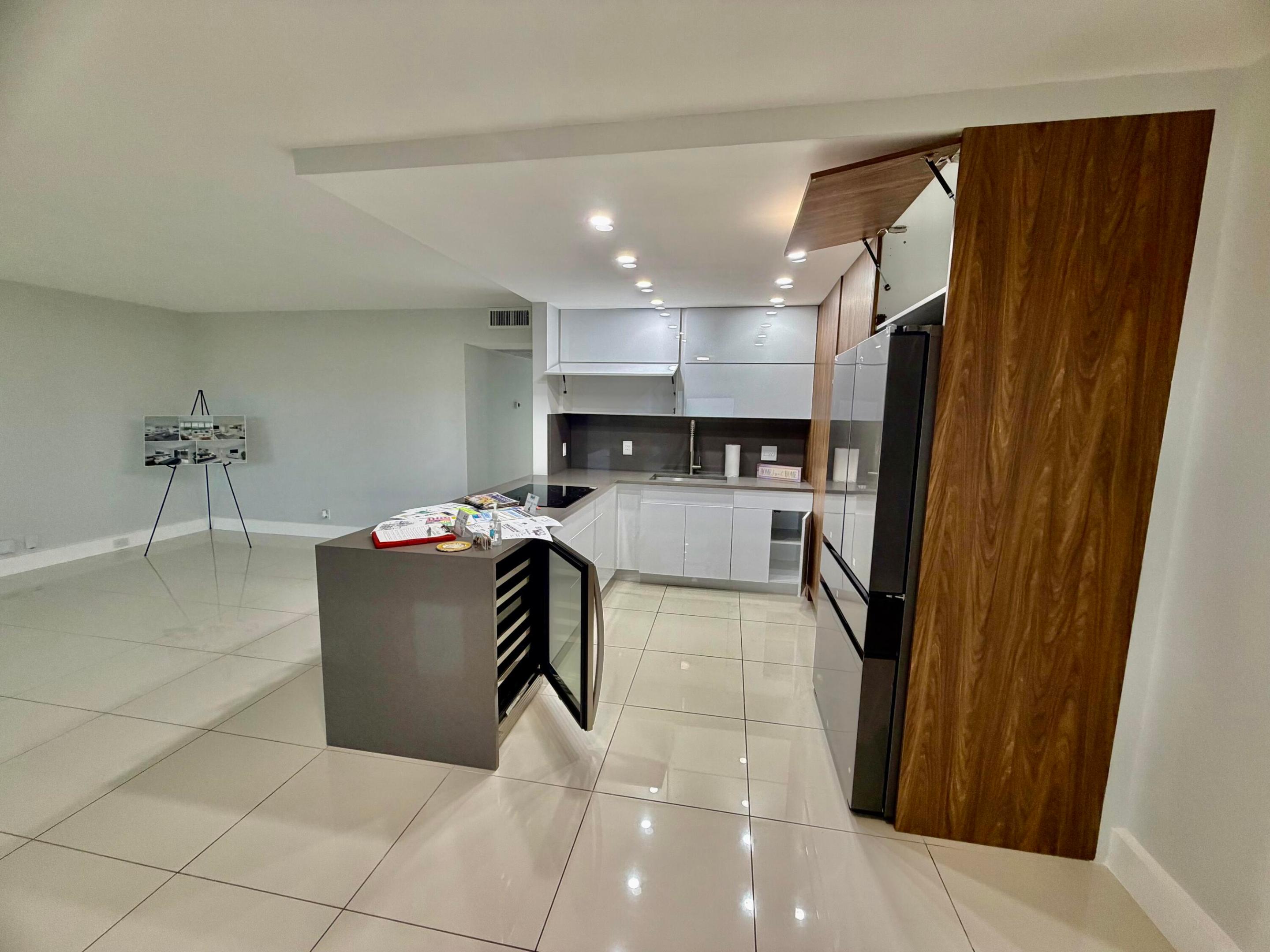 1902 Bermuda Circle J4