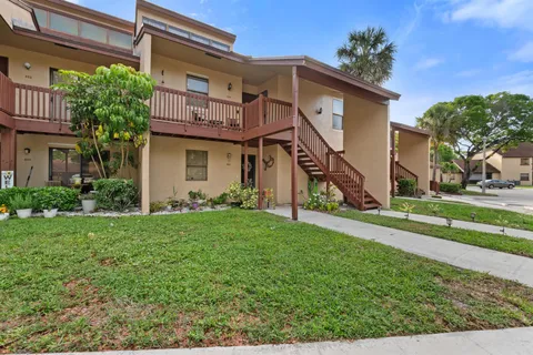 804 Lakeview Circle, Royal Palm Beach, FL MLS: R11091141