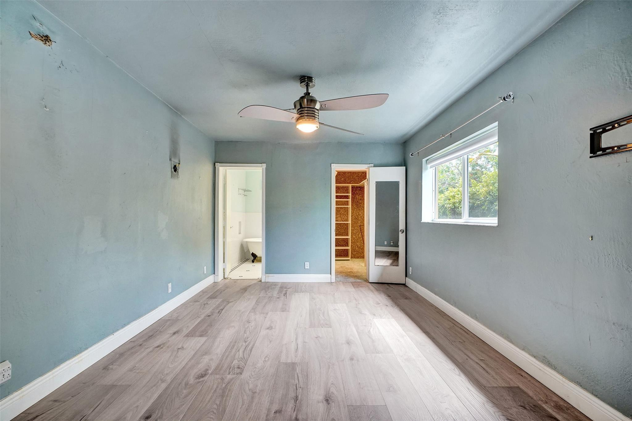 Hollywood 1-21 B - Residential