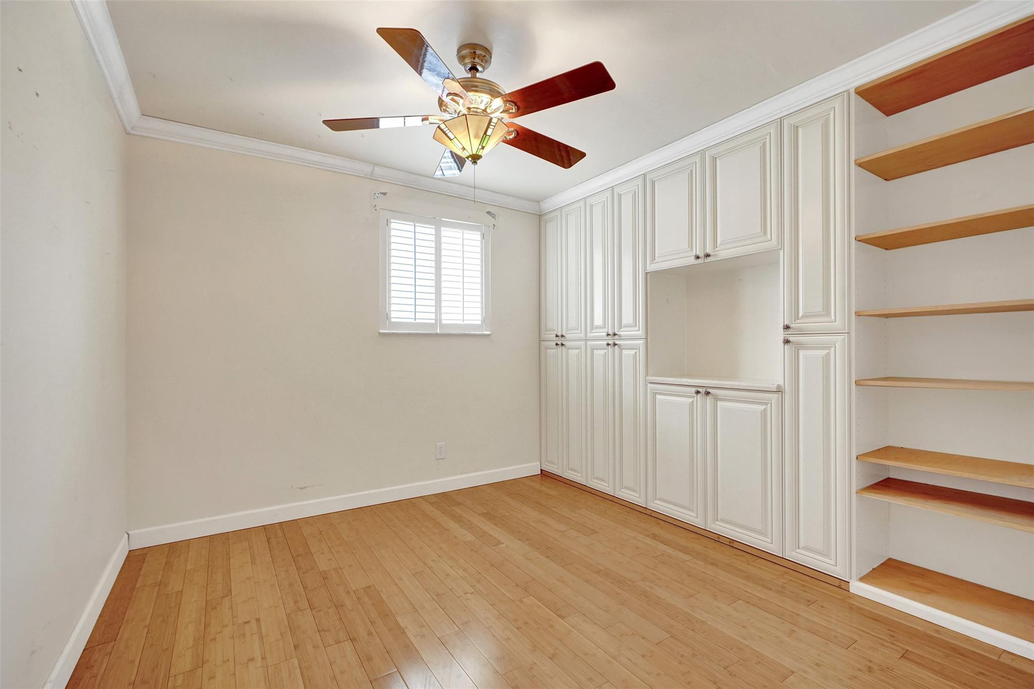 Hollywood 1-21 B - Residential