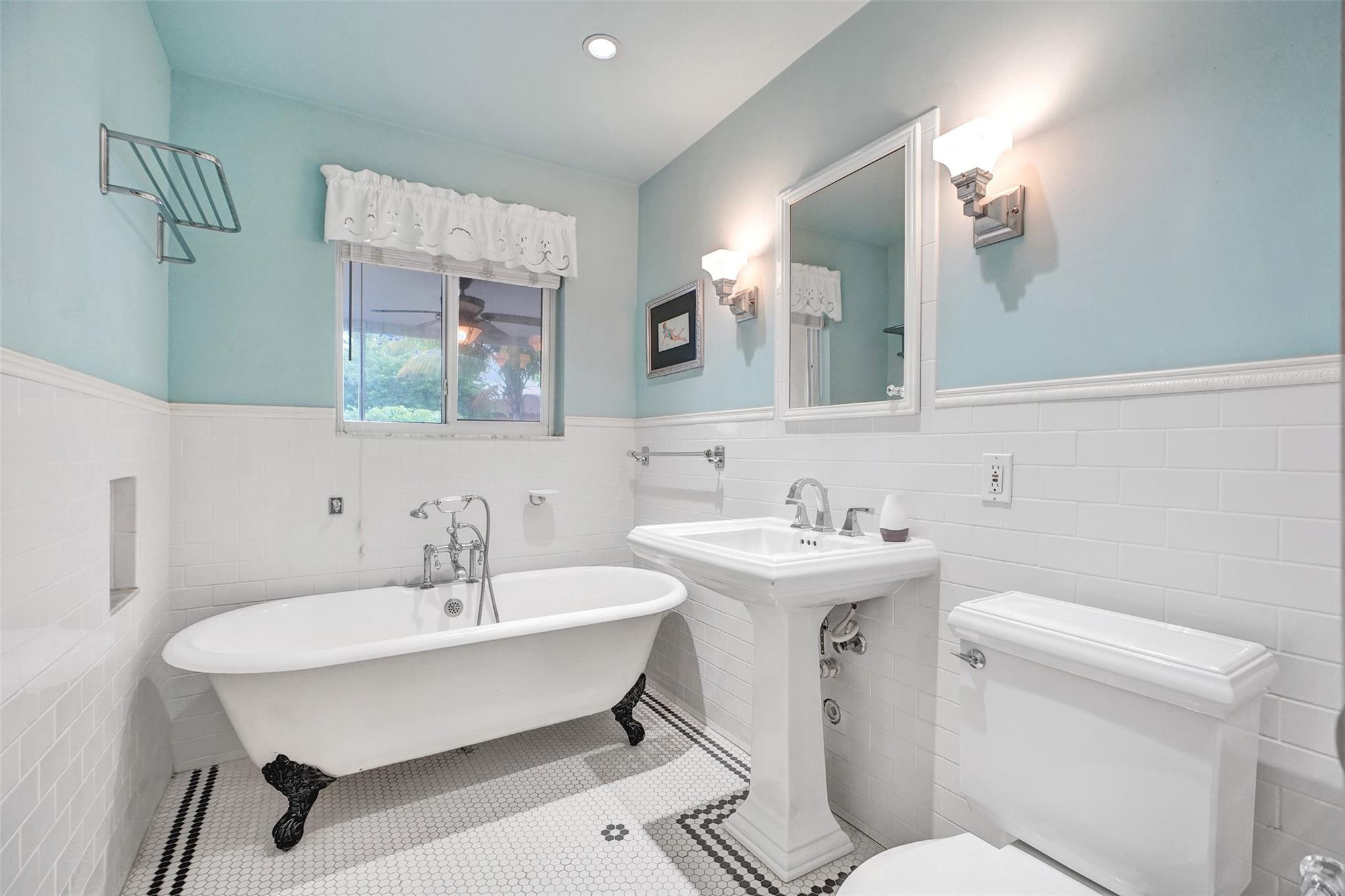 Hollywood 1-21 B - Residential