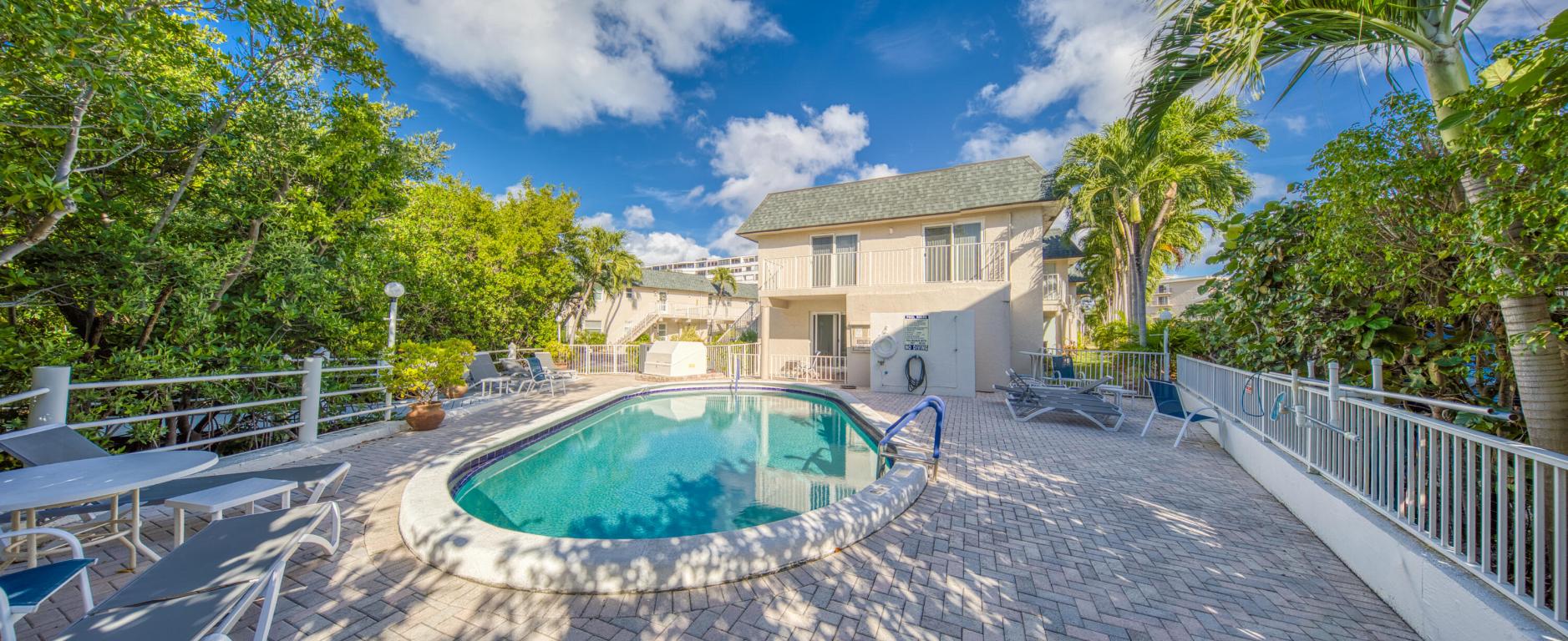 BARBICAN CONDO - Residential