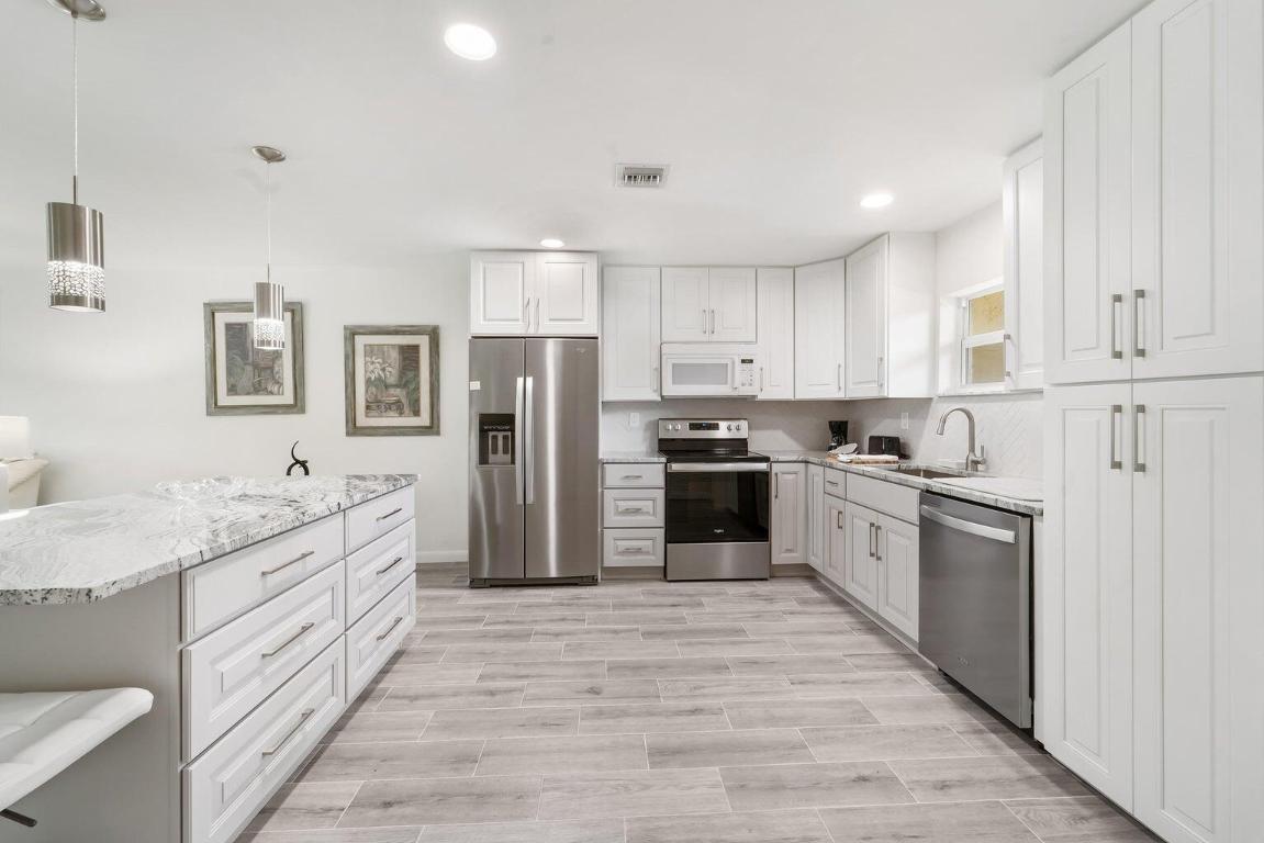 VILLAS ON THE GREEN CONDO - Residential Lease