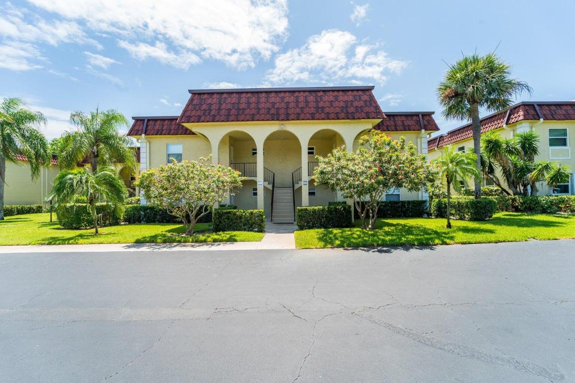 VILLAS ON THE GREEN CONDO - Residential Lease