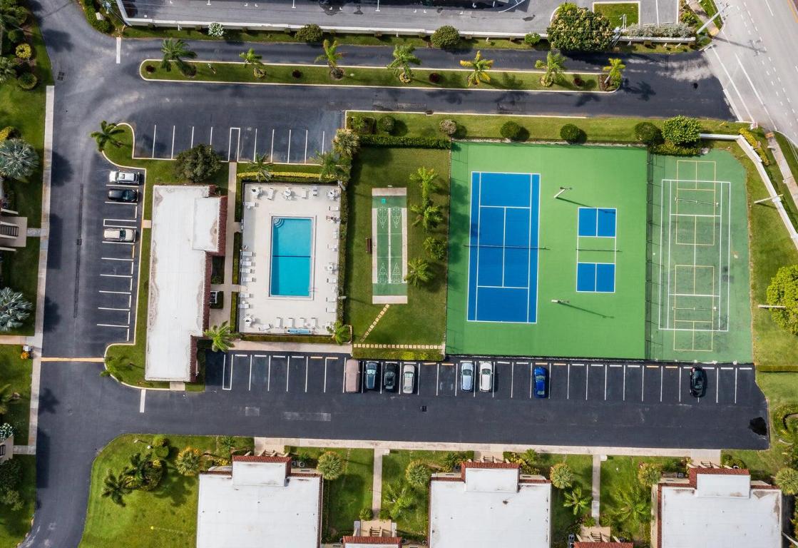 VILLAS ON THE GREEN CONDO - Residential Lease