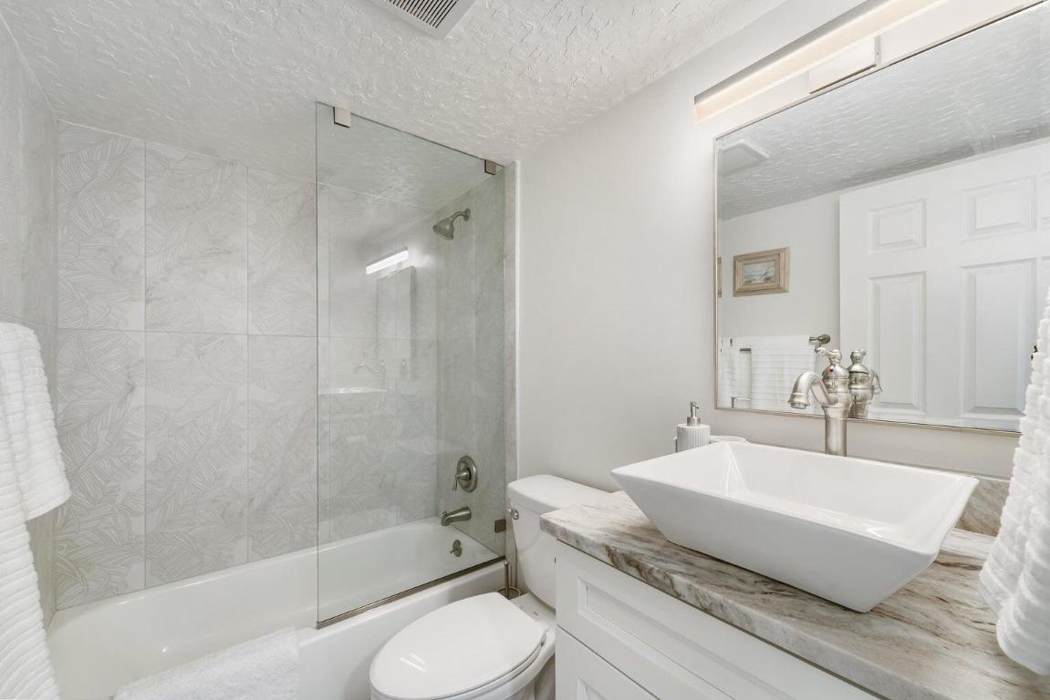 VILLAS ON THE GREEN CONDO - Residential Lease