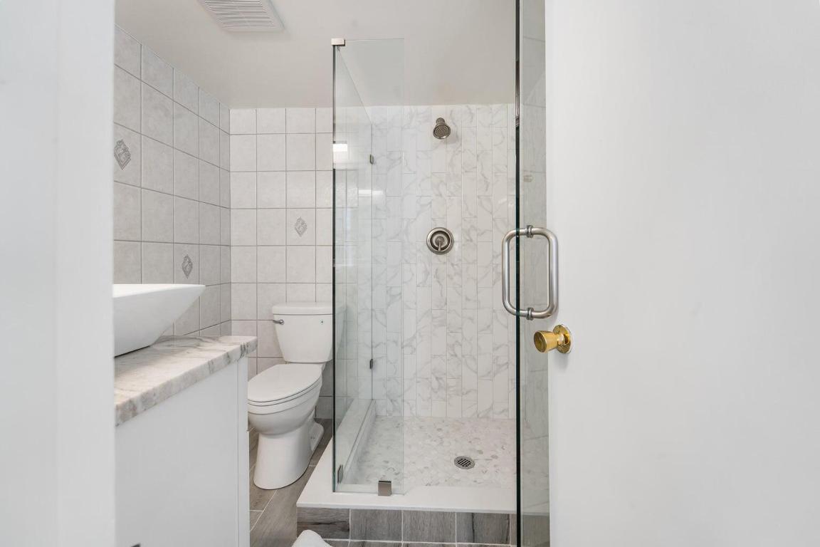 VILLAS ON THE GREEN CONDO - Residential Lease