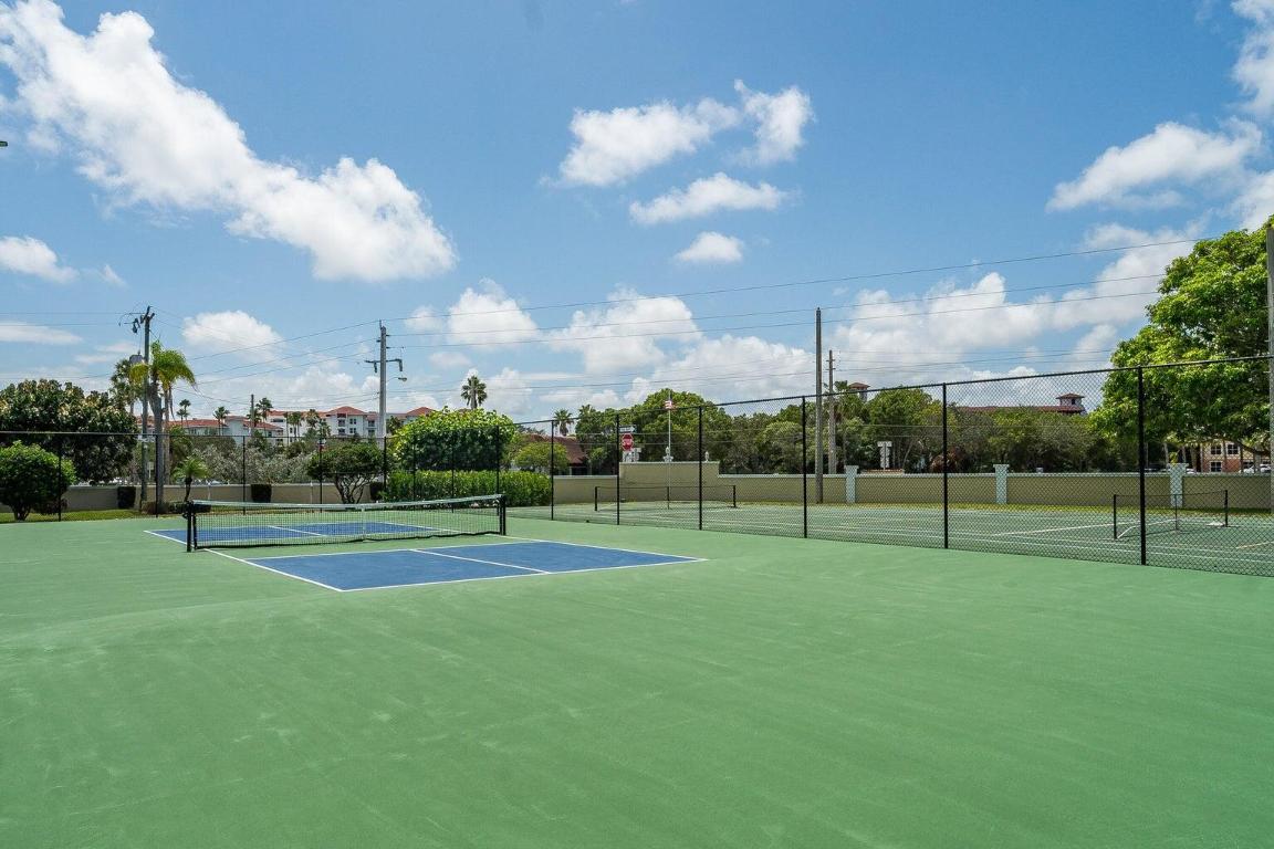 VILLAS ON THE GREEN CONDO - Residential Lease