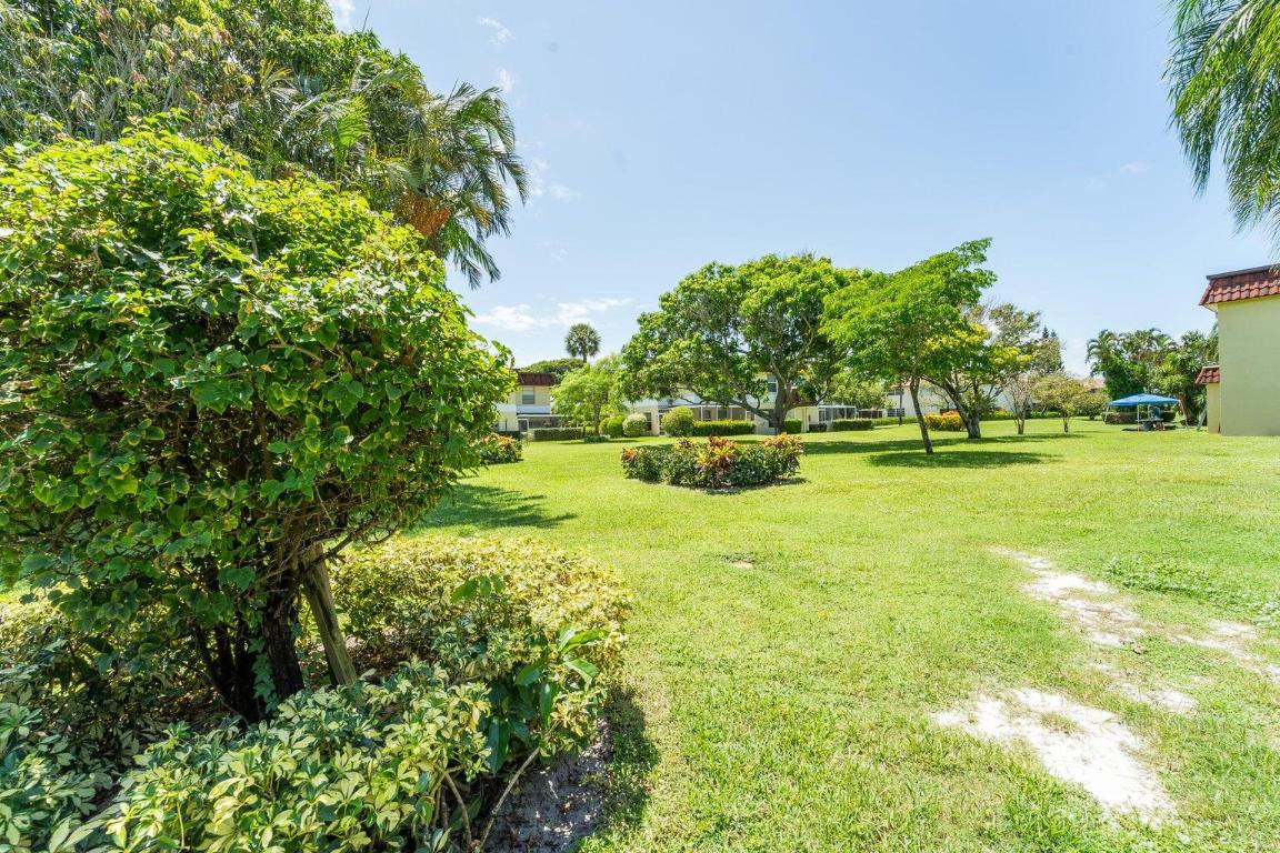 VILLAS ON THE GREEN CONDO - Residential Lease