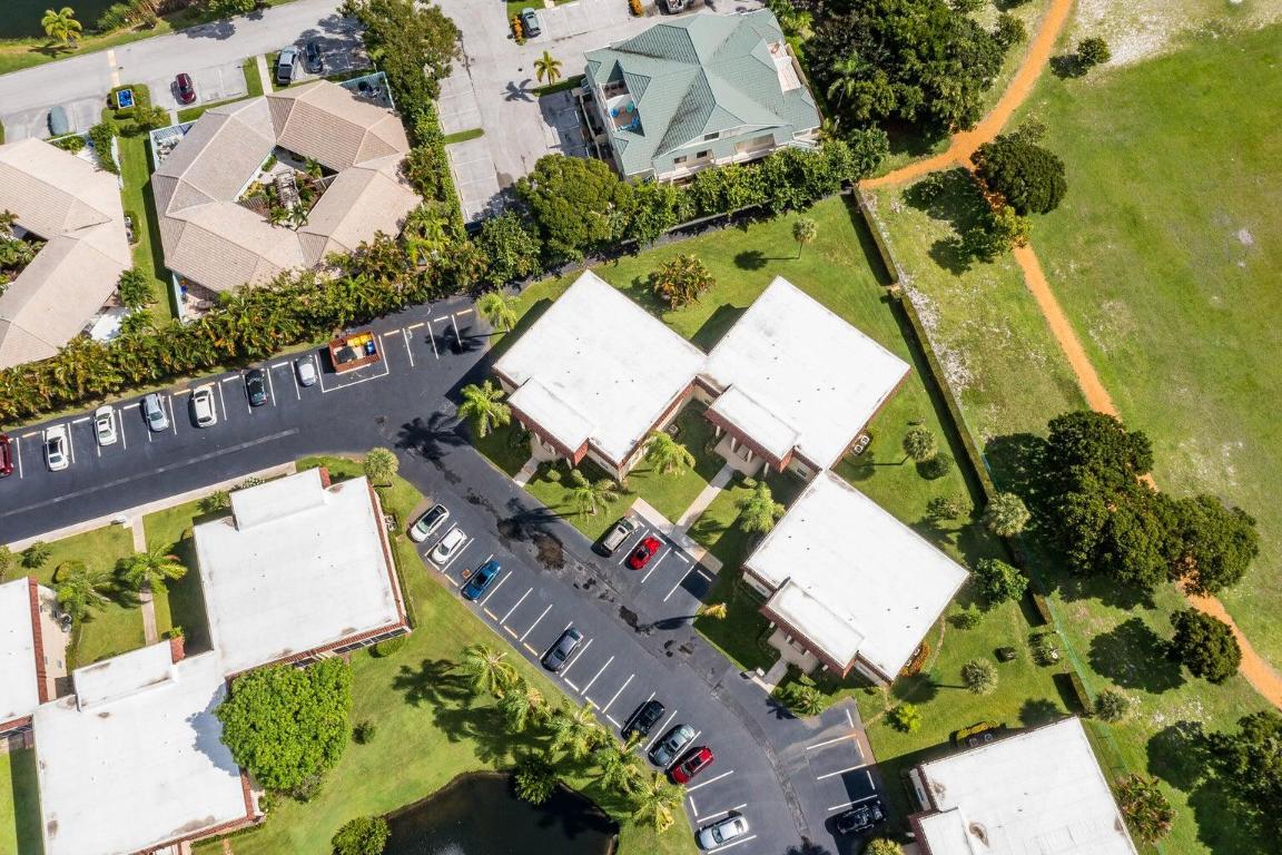 VILLAS ON THE GREEN CONDO - Residential Lease