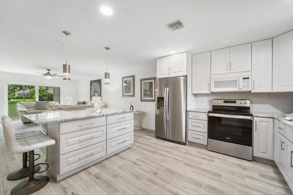 VILLAS ON THE GREEN CONDO - Residential Lease