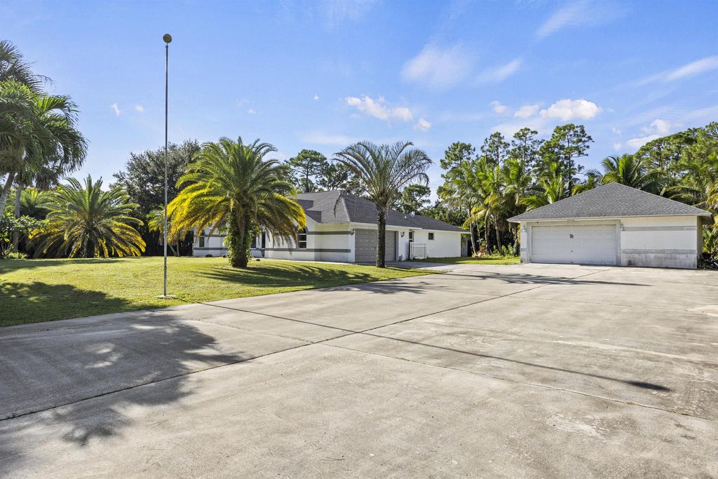 Photo of 16702 87th Lane N, Loxahatchee, FL 33470 (MLS # R11146496)
