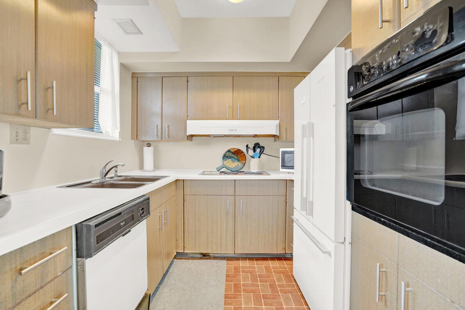 PALMBEACHER APTS INC - Residential