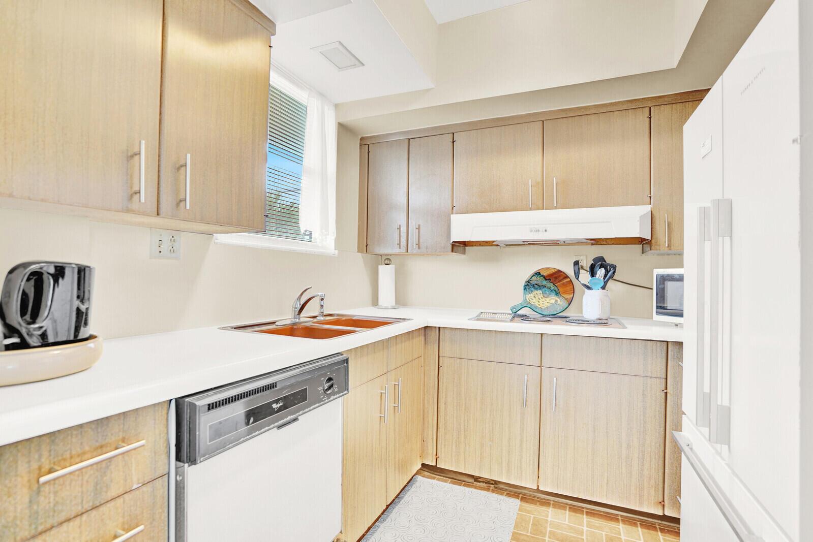 PALMBEACHER APTS INC - Residential