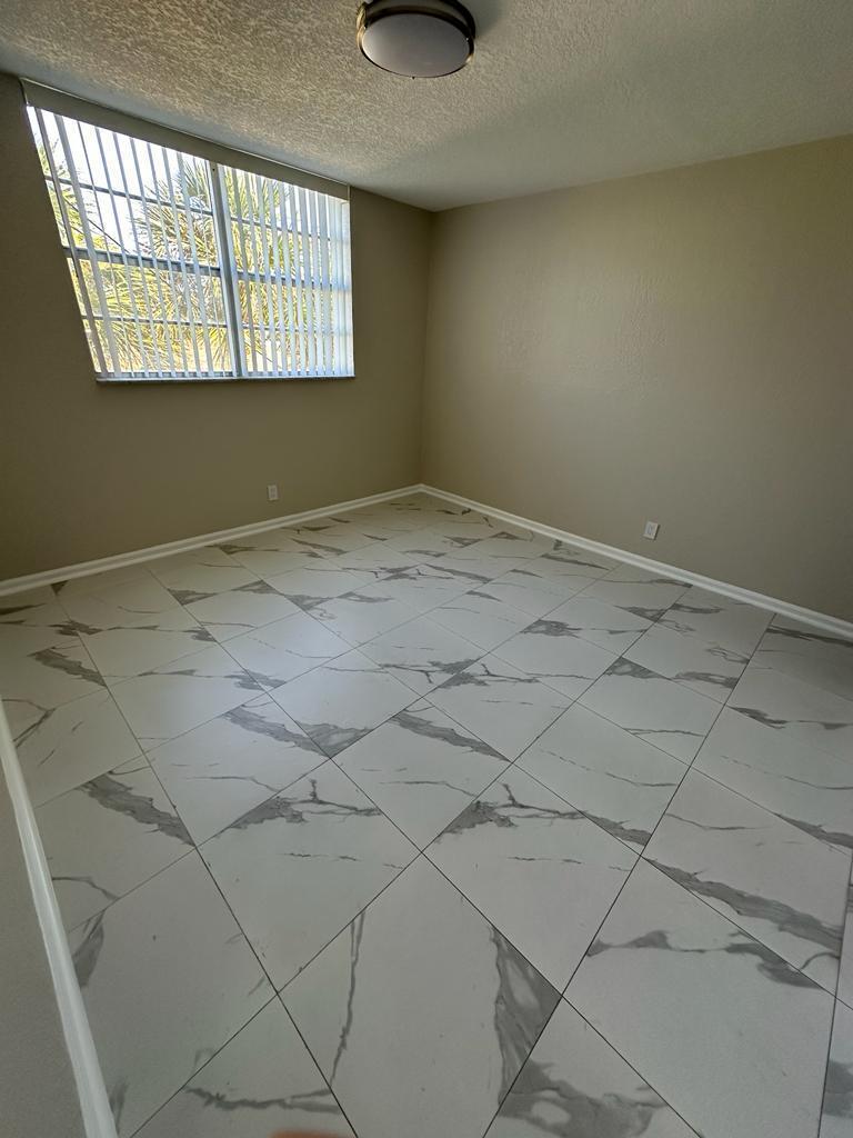 SANDALFOOT BLVD APTS COND - Residential Lease