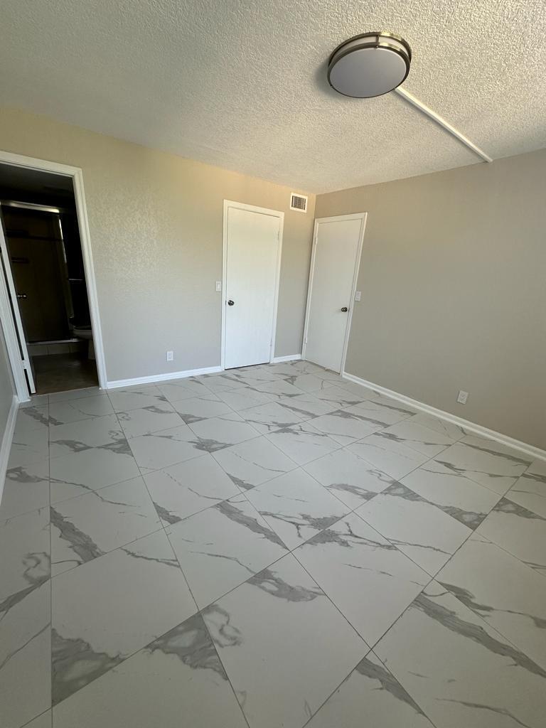 SANDALFOOT BLVD APTS COND - Residential Lease