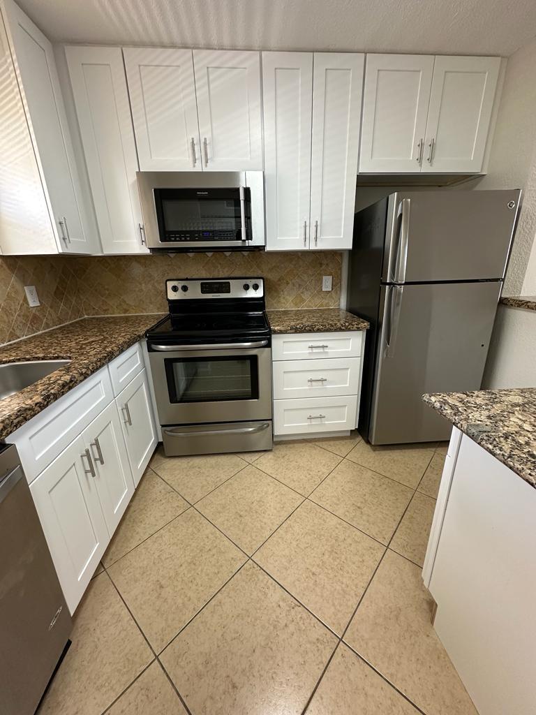 SANDALFOOT BLVD APTS COND - Residential Lease