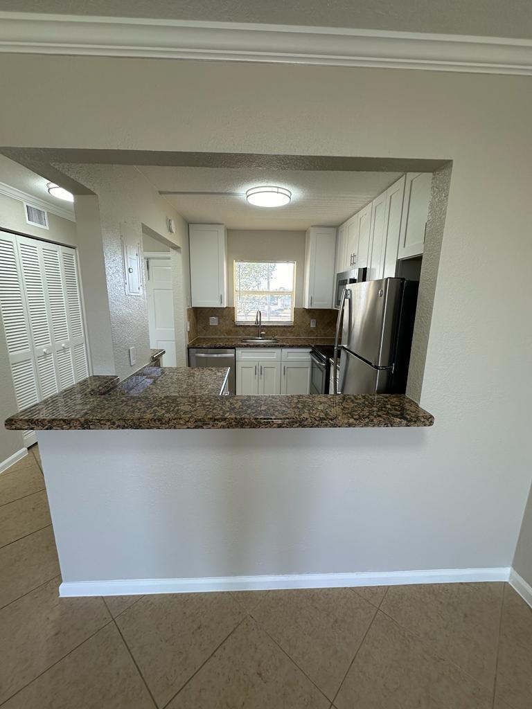 SANDALFOOT BLVD APTS COND - Residential Lease