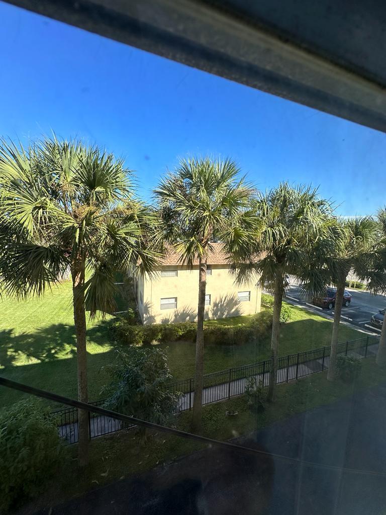 SANDALFOOT BLVD APTS COND - Residential Lease