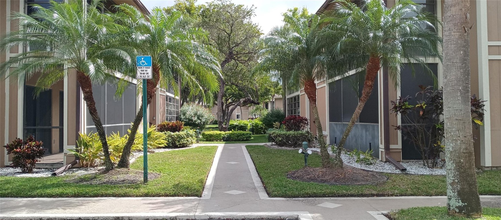 ASHMONT KINGS POINT - Residential