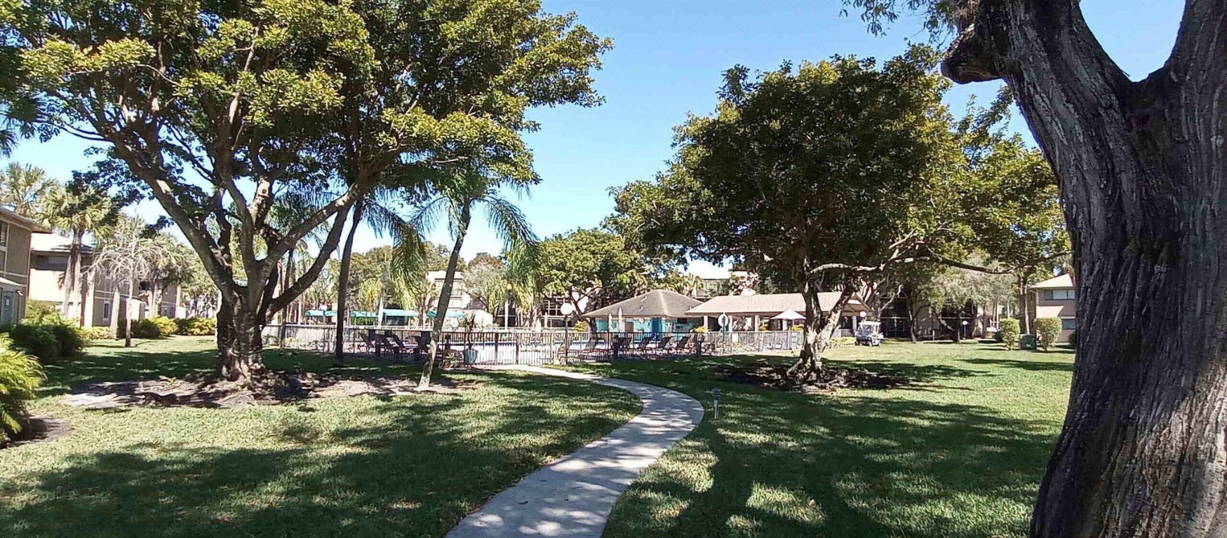 ASHMONT KINGS POINT - Residential