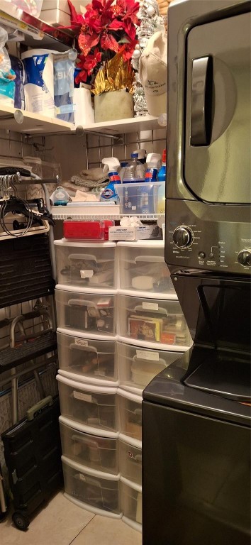 ASHMONT KINGS POINT - Residential