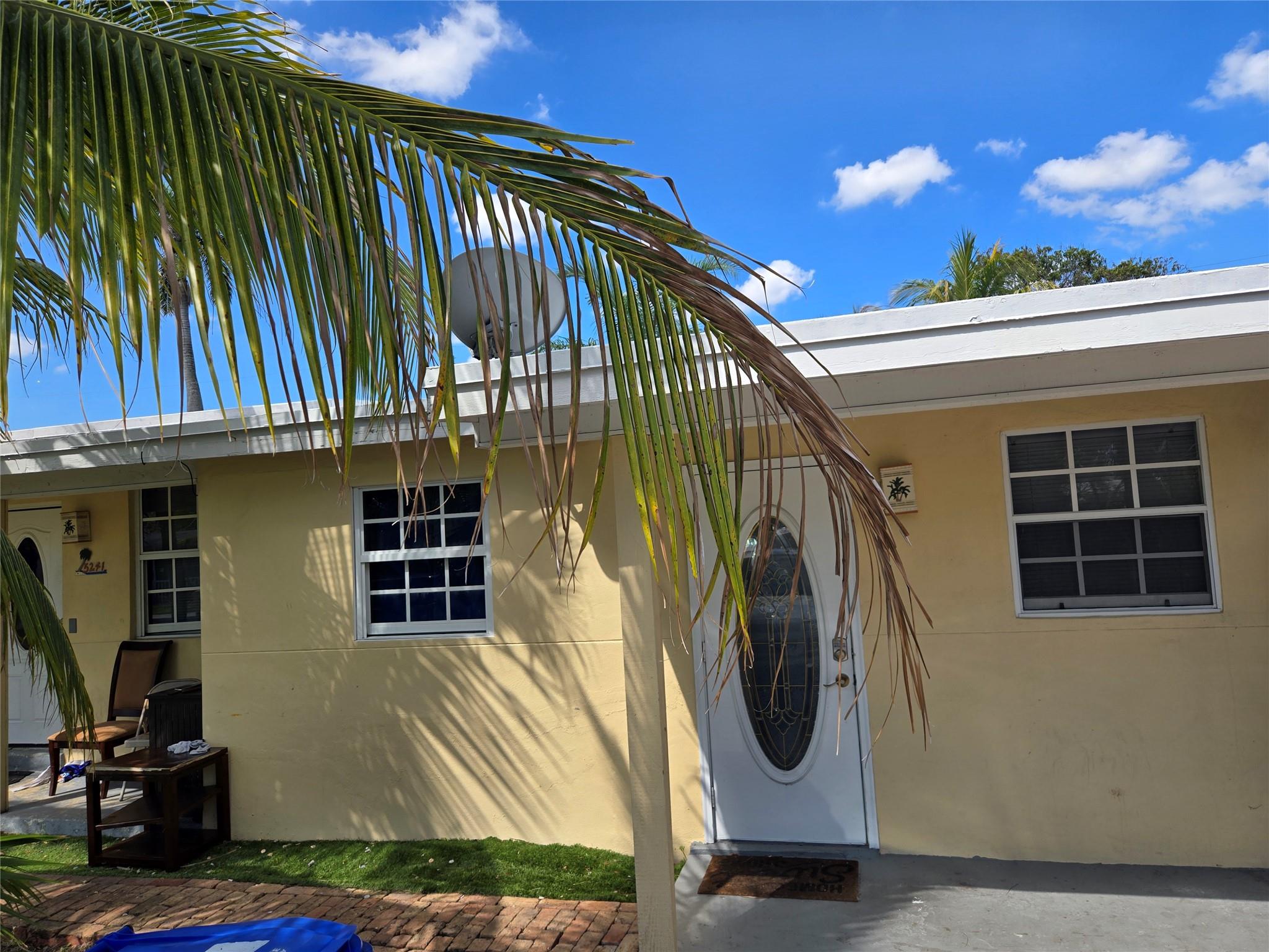 BEAUTIFUL 4 BERDOOMS, 3 BATHROOMS HOME WITH A LARGE PRIVATE POOL SITTING ON LARGE FENCED BACKYARD. THE PROPERTY IS IN GOOD CONDITION, READY TO MOVE IN. NICE NEIGHBORHOOD, MINUTES AWAY FROM THE BEACH, THE MALL, AND MAJOR SHOPPING CENTERS. GREAT AREA FOR AIRBNB. ALL AGES. THE PROPERTY IS TO BE SOLD AS IS.