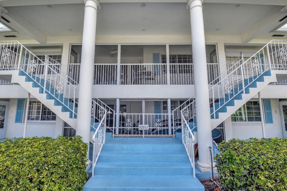 WEDGEWOOD ARMS CONDO - Residential