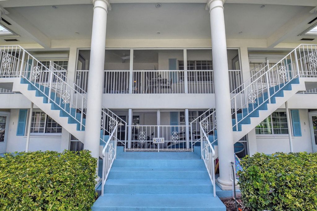 Photo of 201 Venetian Drive #4, Delray Beach, FL 33483 (MLS # R11157924)